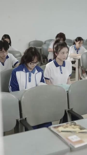 她引神明坠落（100集）看到大结局