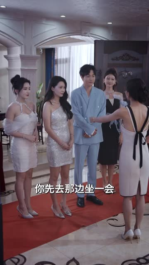 下山即巅峰:七个师姐超护短 (69集) 下山即巅峰:七个师姐超护短 (69集)这短剧太好看了