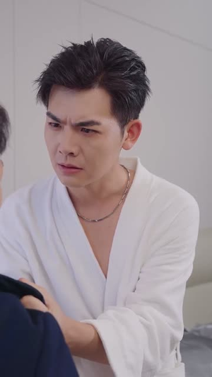 她死遁后竟成了前夫的白月光(60集) 她死遁后竟成了前夫的白月光(60集)最新上映的短剧