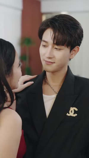 年上月光之姐姐的专属骑士(68集) 年上月光之姐姐的专属骑士(68集)温柔追捕短剧